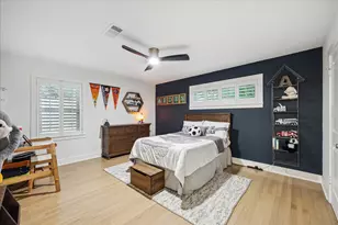 8822 Croes Dr, Houston, TX 77055 - Photo 14