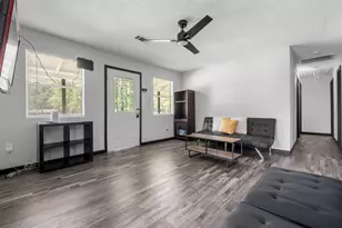 541 Trails End Dr, Cleveland, TX 77328 - Photo 4