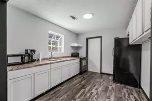 541 Trails End Dr, Cleveland, TX 77328 - Photo 8