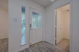 34 S Willow Point Cir, The Woodlands, TX 77382 - Photo 4