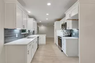 10315 Winding Trail Rd, La Porte, TX 77571 - Photo 8