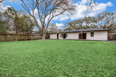 8610 Bevlyn Drive, Houston, TX 77025 - Photo 20