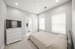 720 W Donovan St, Houston, TX 77091 - Photo 30