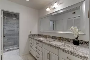 2323 Augusta Dr, Houston, TX 77057 - Photo 12