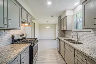 407 Stratmore Dr, Friendswood, TX 77546 - Photo 8