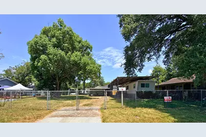 310 E Jack Street, Baytown, TX 77520 - Photo 2