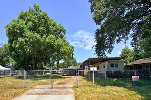 310 E Jack St, Baytown, TX 77520 - Photo 2