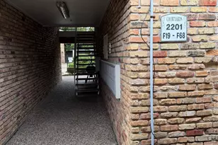 2201 Fountain View Dr, Houston, TX 77057 - Photo 18