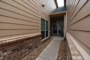 1734 Pepper Hill Ln, Sugar Land, TX 77479 - Photo 2