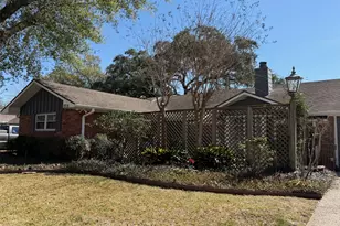 7715 Highmeadow Dr, Houston, TX 77063 - Photo 2