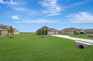 221 Dunovant Dr, Sealy, TX 77474 - Photo 2