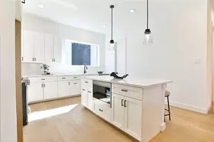 1020 W 15th 1/2 St, Houston, TX 77008 - Photo 22