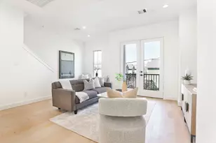 1020 W 15th 1/2 St, Houston, TX 77008 - Photo 14