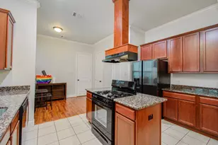 10205 Brooktree Dr, Houston, TX 77043 - Photo 10