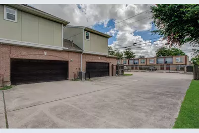 10205 Brooktree Drive, Houston, TX 77043 - Photo 30