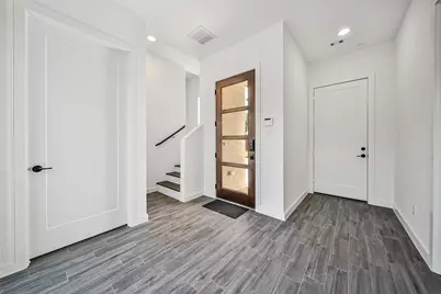 815 W 17th Street, Houston, TX 77008 - Photo 2