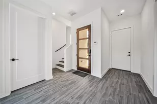 815 W 17th St, Houston, TX 77008 - Photo 2