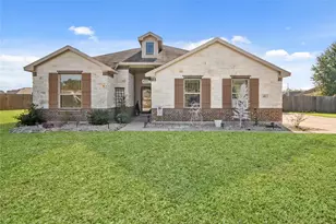 101 Aline Dr, Dayton, TX 77535 - Photo 2