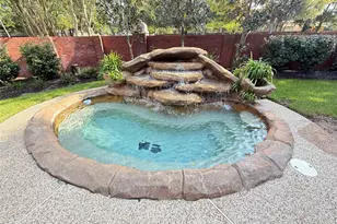 8746 Rippling Water Dr, Sugar Land, TX 77479 - Photo 4