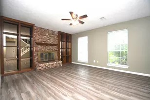 379 Richvale Ln, Houston, TX 77598 - Photo 8