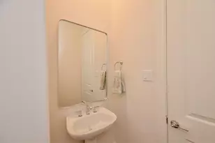 221 E 27th St, Houston, TX 77008 - Photo 16