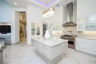 32 E Shady Ln, Houston, TX 77063 - Photo 4