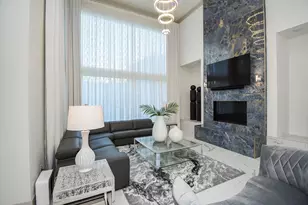 32 E Shady Ln, Houston, TX 77063 - Photo 10