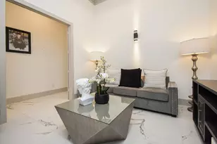 32 E Shady Ln, Houston, TX 77063 - Photo 14