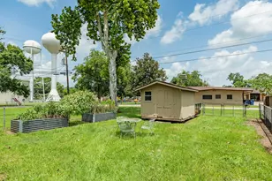811 Loggins Dr, West Columbia, TX 77486 - Photo 8