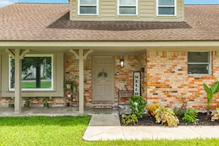 811 Loggins Dr, West Columbia, TX 77486 - Photo 4