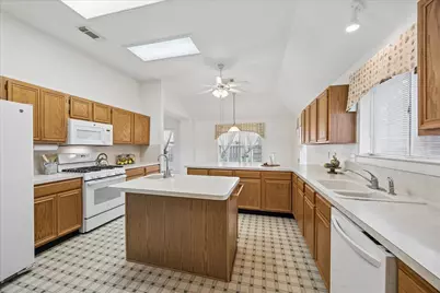 2726 N Larkspur Circle, Pearland, TX 77584 - Photo 6