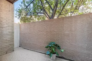 2021 Spenwick Dr, Houston, TX 77055 - Photo 12