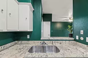 2021 Spenwick Dr, Houston, TX 77055 - Photo 10