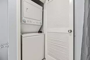 2021 Spenwick Dr, Houston, TX 77055 - Photo 14