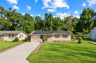 115 Camellia St, Lake Jackson, TX 77566 - Photo 1