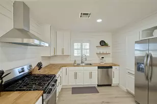 7117 Delesandri Dr, Hitchcock, TX 77563 - Photo 12