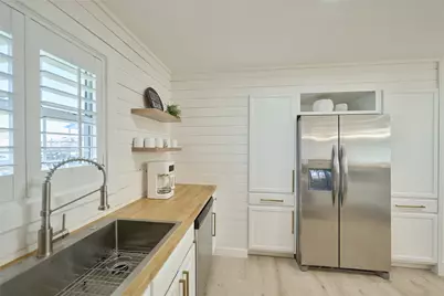 7117 Delesandri Drive, Hitchcock, TX 77563 - Photo 14