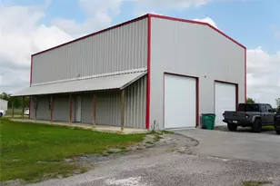 8417 Los Robles Ave, Alvin, TX 77511 - Photo 12