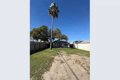 10 7th Street N, Texas City, TX 77590 - Photo 8