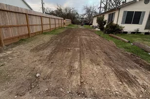 507 E 38th St, Houston, TX 77022 - Photo 1