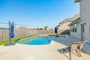 707 Burr Oak, Richwood, TX 77531 - Photo 2