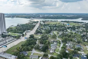 502 Wildwood Dr, Seabrook, TX 77586 - Photo 40