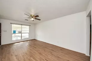 5710 Saxon Dr, Houston, TX 77092 - Photo 8