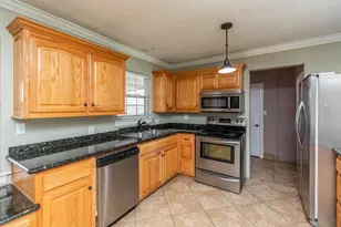 970 Charleston Cir, Bridge City, TX 77611 - Photo 10