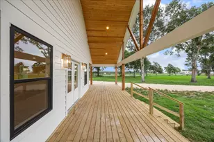 1935 Willow Rd, Wallis, TX 77485 - Photo 6