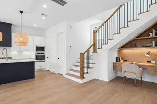 1327 W 22nd St, Houston, TX 77008 - Photo 6