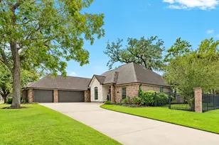 52 English Oak Ct, Lake Jackson, TX 77566 - Photo 4