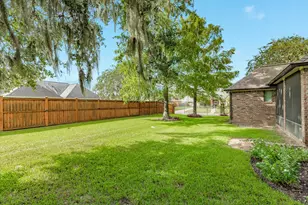 52 English Oak Ct, Lake Jackson, TX 77566 - Photo 38