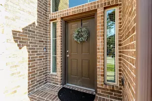 13513 S Canyon Gale Ln, Pearland, TX 77584 - Photo 2