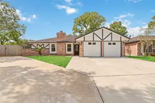 2500 Parkway Ave, Rosenberg, TX 77471 - Photo 1